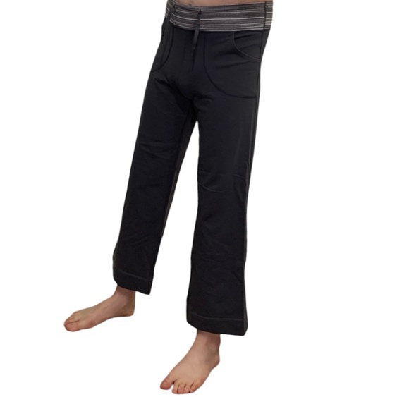 Grey Lululemon cropped flare yoga pants mid-rise with drawstring - Picture 4 of 7